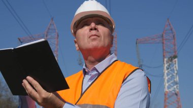 Mühendis iş bakım işi enerji sektöründe