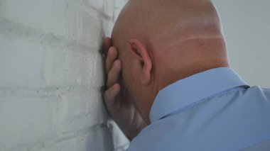 Hayal kırıklığına uğramış ve umutsuz işadamının görüntü iç Ofis Oda