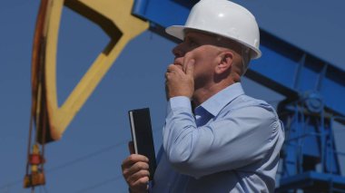 Petrol Sanayi kullanım gündem endişeli bakarak ayıklanıyor çalışan petrol mühendisi