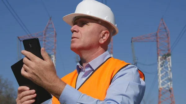 Mühendis iş bakım işi cep telefonu el ile enerji sektöründe