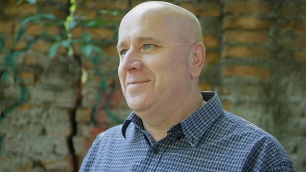 İşadamı görüntü gülümseyen mutlu bir toplantı bekliyor