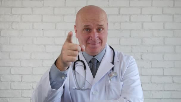 Medical Man Smile Friendly Warn Pointing Finger — Stock Video