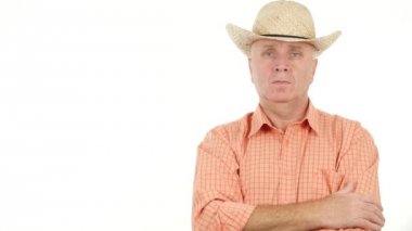 Ciddi çiftçi görüntü hiçbir el işareti ile parmak erişimi yasak hareketler yapmaktan