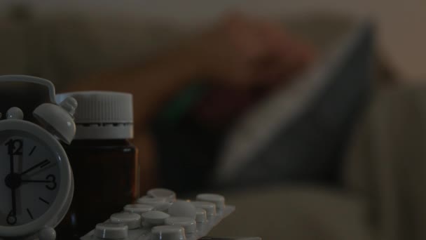 Rozmazaný Obraz Utrpení Člověka Ukázal Bad Medicíně Lék — Stock video