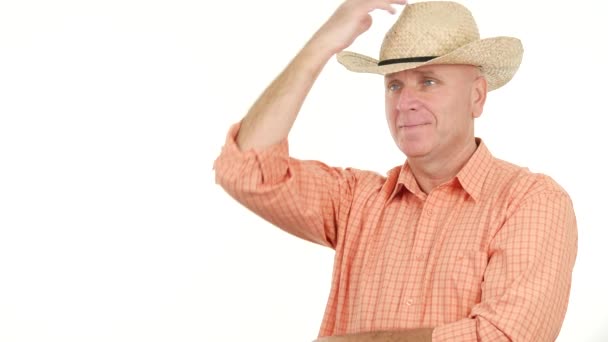 Granjero Imagen Sonrisa Saludo Sacando Sombrero Hacer Bienvenido Gestos — Vídeo de stock