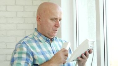 Sabit hat iletişim kullanarak işadamının Talk Office iş sorunları