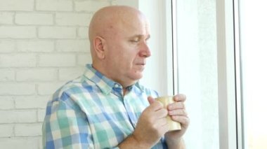 İş Duraklat işadamının iç tatlı ve lezzetli fincan çay ya da kahve