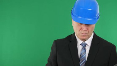 Mühendis Take notları teknik dosya sayfalarında yazmak ve belgeleri okuyun