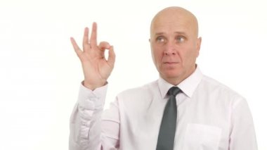 İşadamı sunum yapmak Ok el jestleri iyi iş parmak işareti