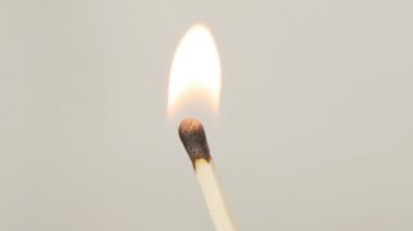 Yakın ahşap maç sopa kovulacak ve yazma yapımı ışık ve duman