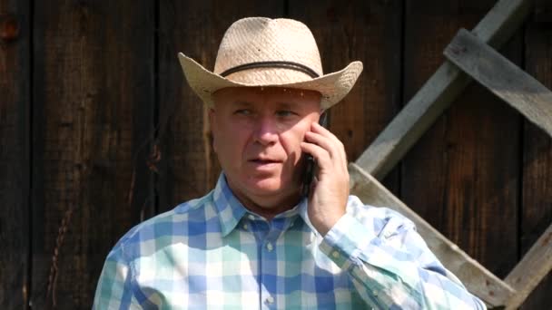 Farmer Wooden Barn Background Talk Mobile Phone Gesturing Serious — Stock Video