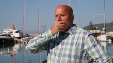 Gergin işadamının Turizm çalışma bekleyin geç onay el saat toplantı