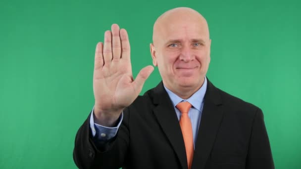 Podnikatel s úsměvem Show stopku gesty rukou (Ultra High Definition, Ultrahd, Ultra Hd, Uhd, 4k, 3840 x 2160) — Stock video