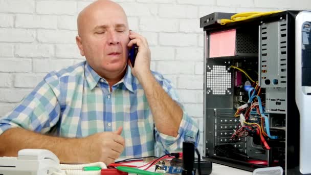 Engineer Work in Computer Maintenance Talking to Mobile (Ultra High Definition, UltraHD, Ultra HD, UHD, 4K, 3840x2160) — Stock Video