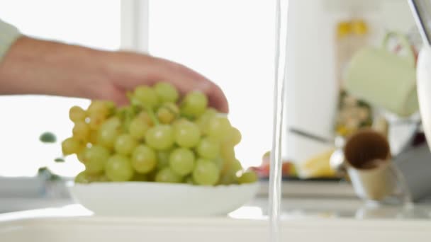 Man in Kitchen Cleaning a Bunch of White Grapes with Fresh Water (Ultra High Definition, UltraHD, Ultra HD, UHD, 4K, 3840x2160) — Stock Video