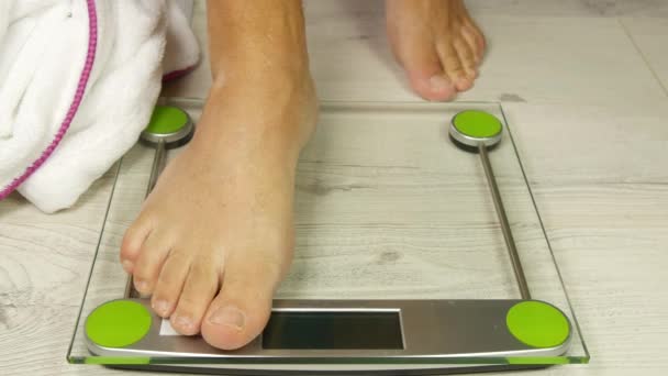 Medische Gewicht Controle Persoon Controleren Zwaarlijvige Bepalen Neem Weeg Index — Stockvideo