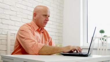 Şirket veritabanına Laptop bağlantısı kullanarak Office Oda iş işadamı