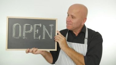 Ağır çekim gurur mutlu sahibi Nod tahtaya yazılan açık Program gösterilen