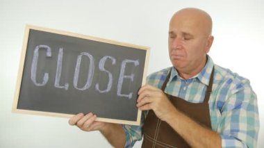 Hareket üzgün sahibi Closeup mesaj yakın içeren kara tahta ile yavaş