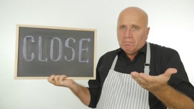 Ağır çekim rahatsız kişiyle yakın metin el üzgün ve hayal kırıklığına arıyorsunuz