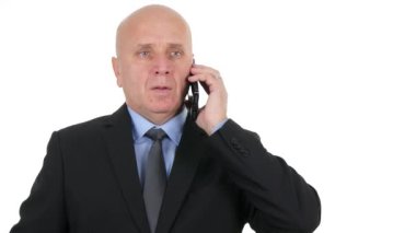El hareketi ve cep telefonu için beyaz arka plan çekim konuşurken işadamı