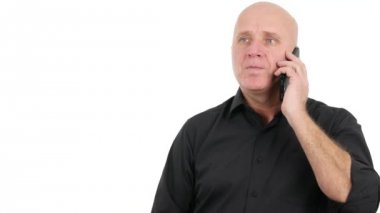 Ofis çalışanı ile siyah gömlek cep telefonu gülümseyen iş memnun konuşuyor