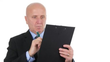 İşadamı eser yazmak içinde Clipboard Take notları plan beyaz arka plan