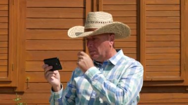 Cep telefonu mesajları manifatura e-posta Internet erişimini kullanarak endişe çiftçi