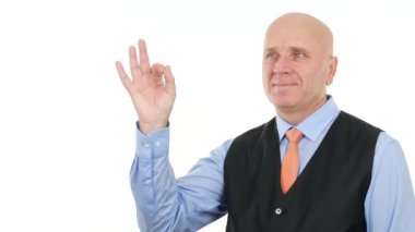 Ok işaret emin gösterilen işadamı iyi başarıları jestleri