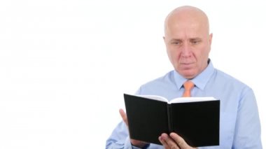 Gündem ve düşünme notlar alarak oda ofis çalışma işadamı