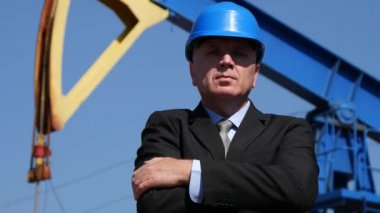 Petrol çıkarma şirket müdürü kamera sunuya kendinden emin seyir konaklama