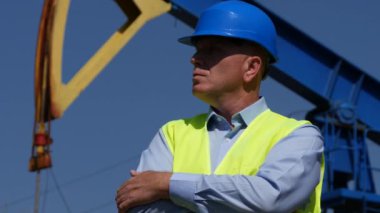 Petrol çıkarma firma imajı ile çalışan kalmak düz ve kendine güvenen arıyorsunuz