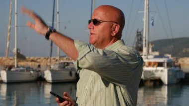 Onu hoş geldiniz el hareketleri yapmak mutlu iş kişi Toplantı iyi arkadaş