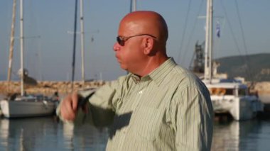 Gergin el hareketi söz konusu iş adamı bekle Harbor geç bir iş toplantısı