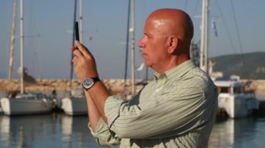 Turist olun cep telefonu ve kayıt görüntüleri ile dahili kamera ile Selfie