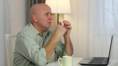 İşadamı röportaj veren söz ve Office odasından açıklayan