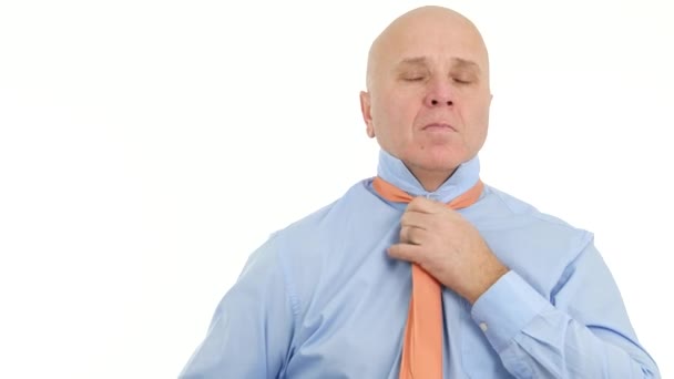 Homme Affaires Arrangeant Son Cravate Chemise Préparation Une Réunion Affaires — Video