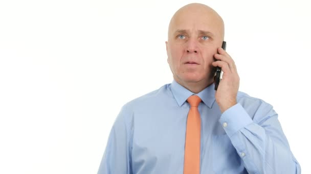 Homme Affaires Parler Gestuelle Mobile Expliquer Certains Problèmes Financiers — Video