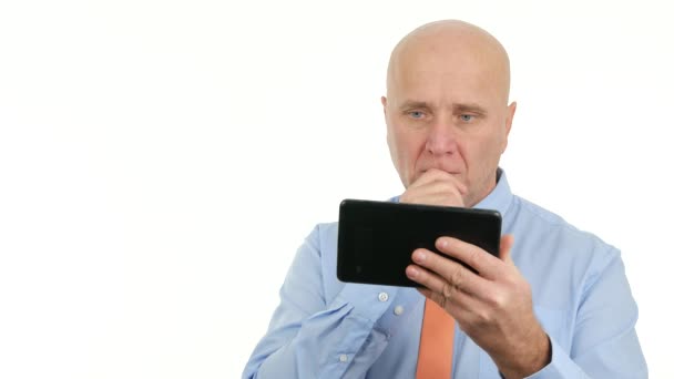 Dokunmatik Tablet Arama Bilgi Internet Tarama Kullanan Kişi — Stok video