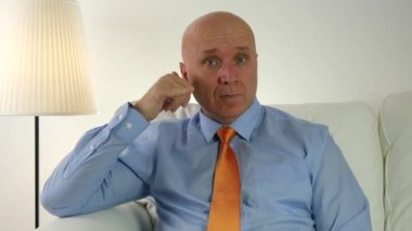 Bana bir telefon isteyen el jestleri kişi arama yapma ciddi iş adamı