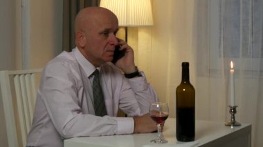 Mobil başarılı iş adamı ara el kazanan zafer mutlu iyi haber.