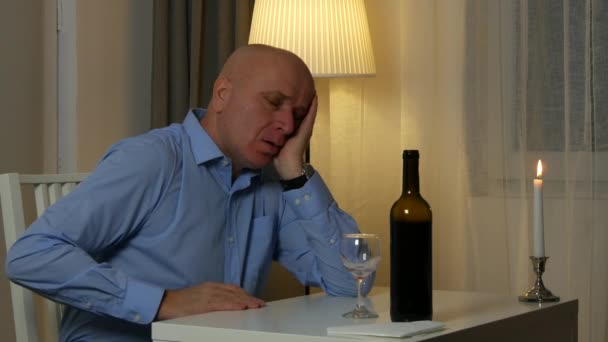 Homme Affaires Fatigué Ivrogne Dans Restaurant Endormir Sur Table — Video