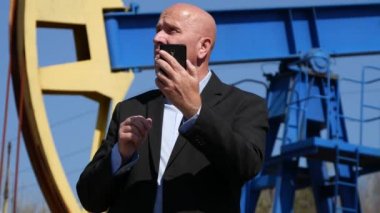 Petrol sanayi iş adamı işi mobil teftiş yapan petrol yüklemeleri kullanma