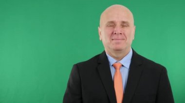 Halklar el hareketi siyasi bir konferansta ile selamlayan işadamı görüntüsü.