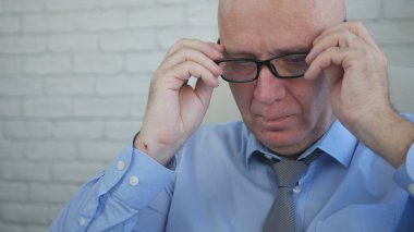 Adam yerine onun gözlük ve başlangıç okunur belgeler