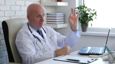 Doktor görüntü tıp kabine yapmak Ok el işareti iyi iş hareketleri