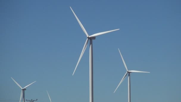 Molinos de viento Generadores de electricidad Parque Producción de energía verde — Vídeos de Stock