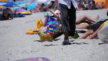 Tatil görüntü turist sahilde rahatlatıcı