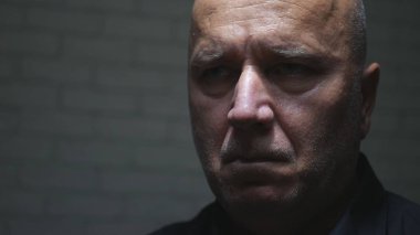 Kamera için üzgün işadamı görüntü