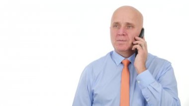 Kötü haber yapmak sinir el hareketleri işadamının bir telefon telefon duyar